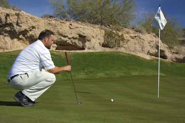 Lining up a Putt in Arizona — Stock Photo, Image