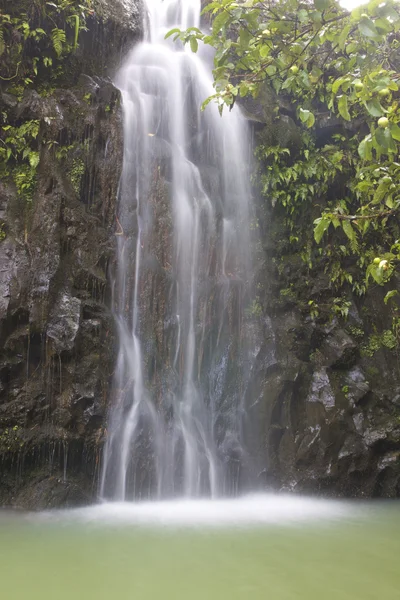 Ruhiger Wasserfall — Stockfoto