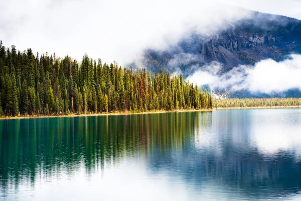 Smaragdové jezero — Stock fotografie