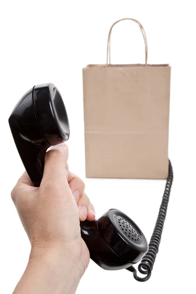 Brun papperspåse shopping och telefon — Stockfoto