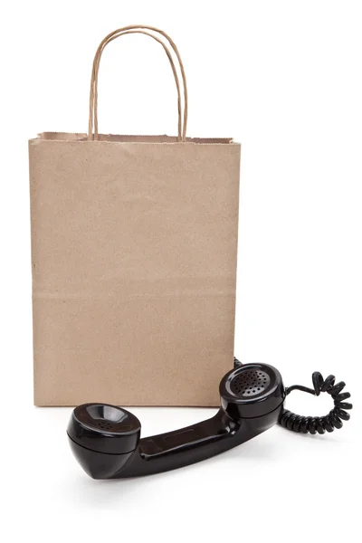 Bolsa de compras de papel marrón y teléfono — Foto de Stock