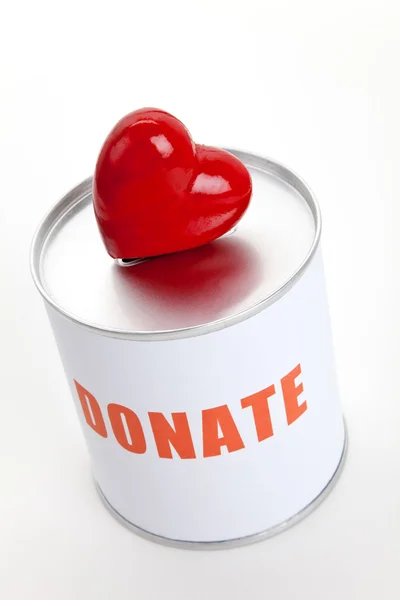 Bağış kutusu ve kırmızı kalp — Stok fotoğraf