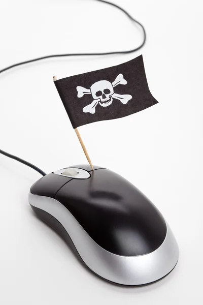 Drapeau pirate et souris d'ordinateur — Photo