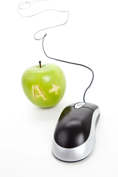 Green apple and computer mouse — Stock Photo, Image