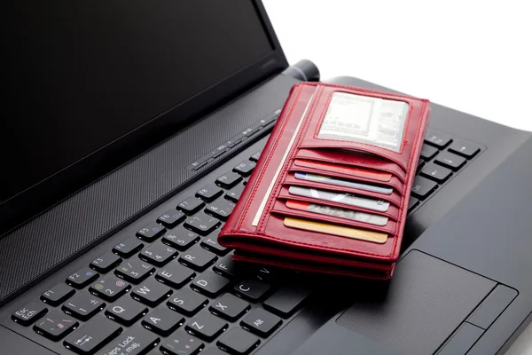 Κόκκινο πορτοφόλι και πληκτρολόγιο — Φωτογραφία Αρχείου