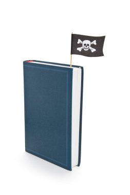 kitap ve korsan bayrağı