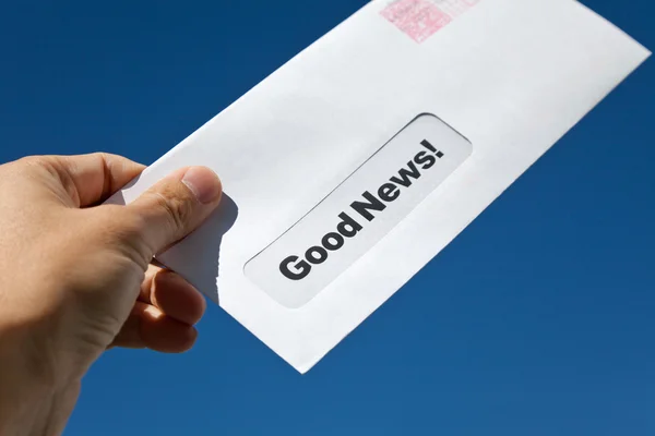 Goda nyheter och kuvert — Stockfoto