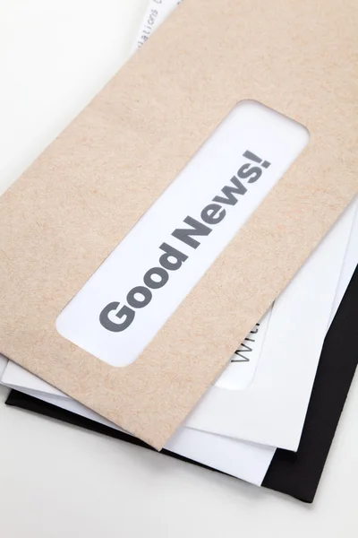 Boas notícias e envelope — Fotografia de Stock