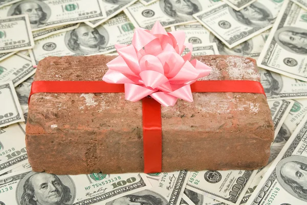 Prank geschenk en dollars — Stockfoto