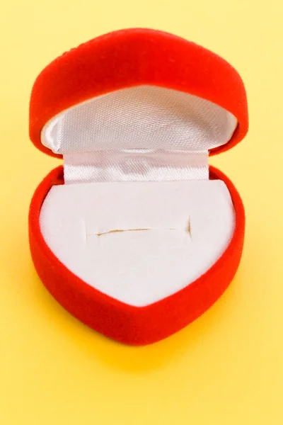 Rött hjärta formade smyckeskrin — Stockfoto