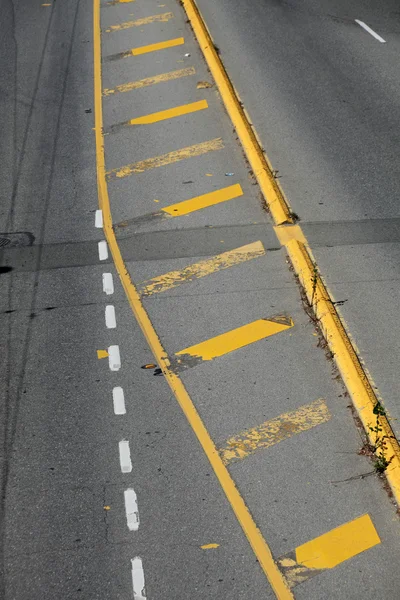 Жовта лінія — стокове фото