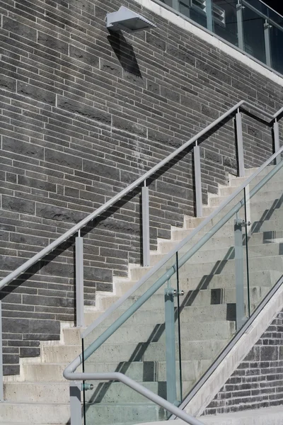 Steinmauer und Treppe — Stockfoto