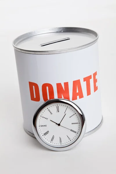 Коробка для пожертвований и часы — стоковое фото