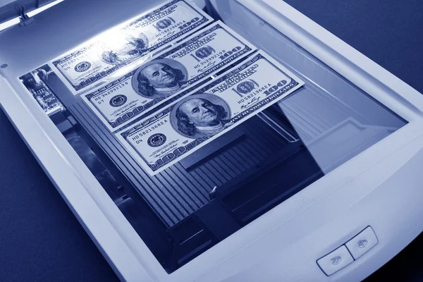 Escáner y dólar —  Fotos de Stock