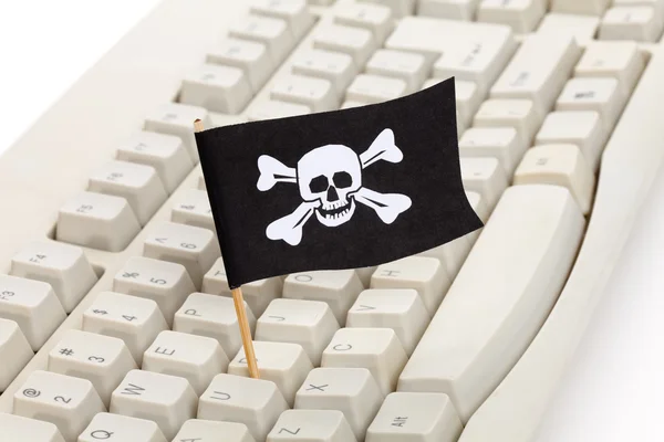 Pirate vlag en computer toetsenbord — Stockfoto
