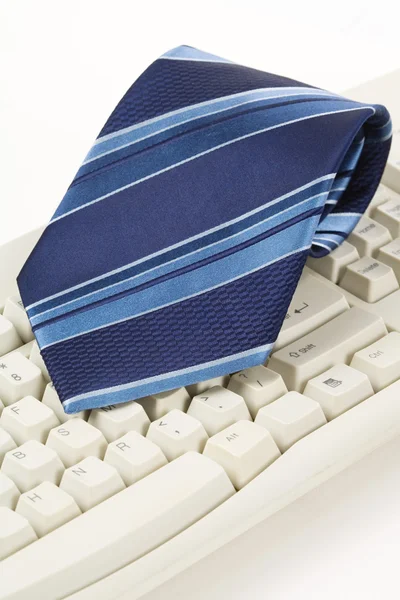 Gravata azul e teclado — Fotografia de Stock