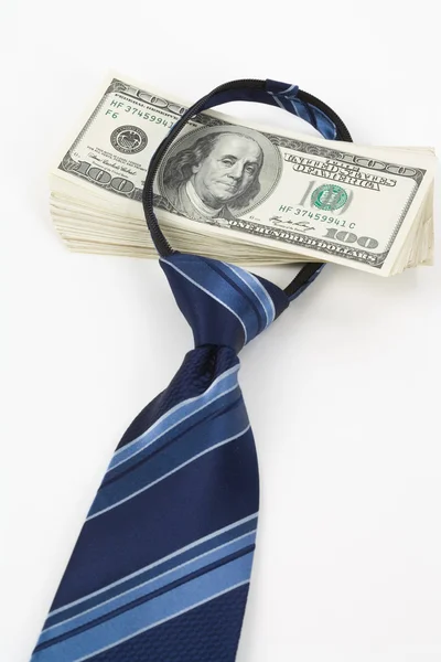 Деньги и галстук — стоковое фото