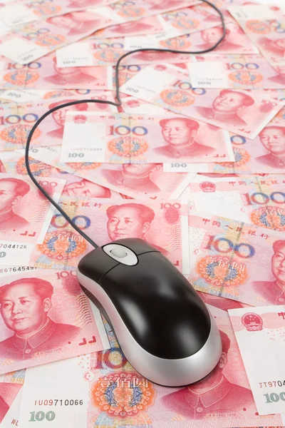 Yuan chinês e mouse de computador — Fotografia de Stock