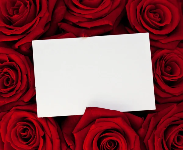 Rose bouquet with a note. — Stock Photo, Image