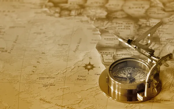 Stary kompas na mapie miasta e — Zdjęcie stockowe
