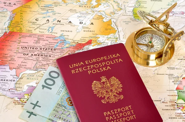 Passeport, boussole et carte — Photo