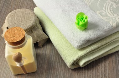 Spa aksesuarları ve yeşil gül sabunu