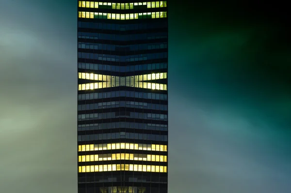 Abstrakter Büroturm aus Glas — Stockfoto