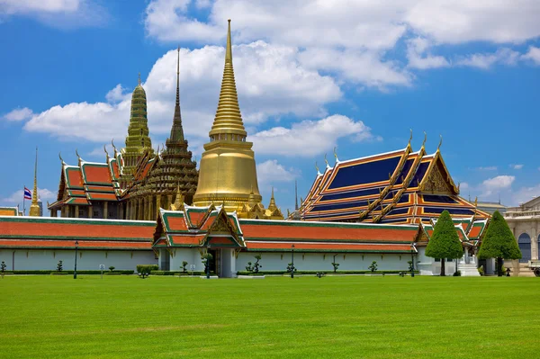 Дворец Ват Пхра Каев в Бангкоке — стоковое фото