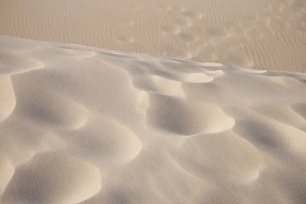 Текстура слідів на піску — стокове фото