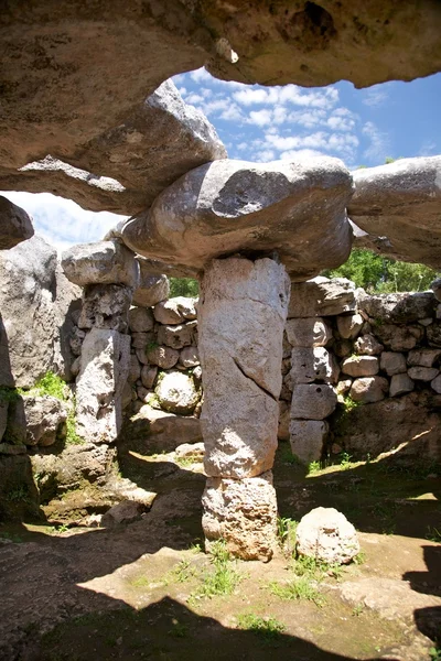 Доисторическая колонна — стоковое фото