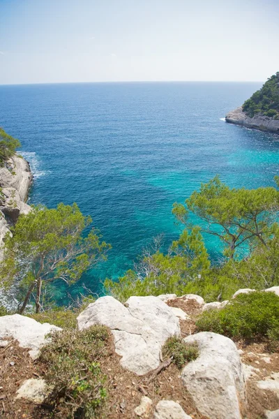 Средиземное море от скалы Менорка — стоковое фото