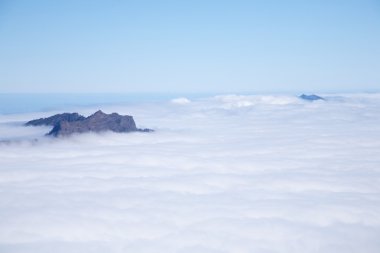 la palma, tepeler ve bulutlar