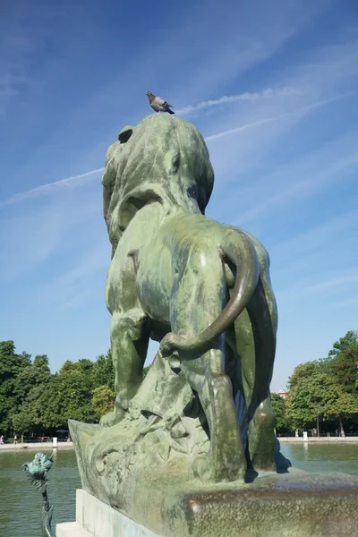 Pomnik Lwa Lucerny w Madrycie z powrotem — Zdjęcie stockowe