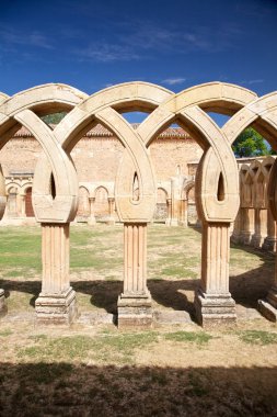 eski manastır kalıntıları