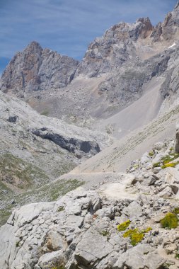 cantabria Dağları üzerinden yol