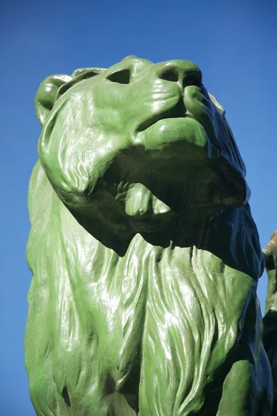 Lion monument i madrid — Stockfoto