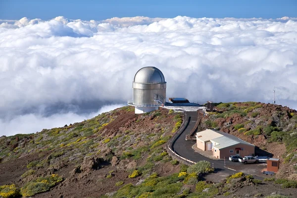 Observatorium über Wolken — Stockfoto