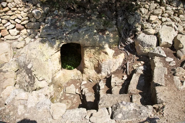 Prehistoric cave entrance — Stock Photo, Image