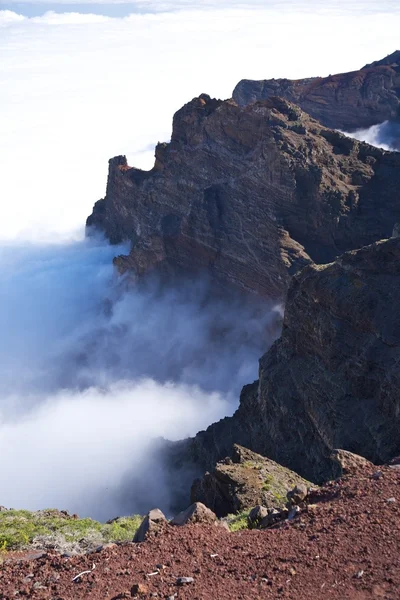Parede de rocha sobre nuvens em La Palma — Fotografia de Stock