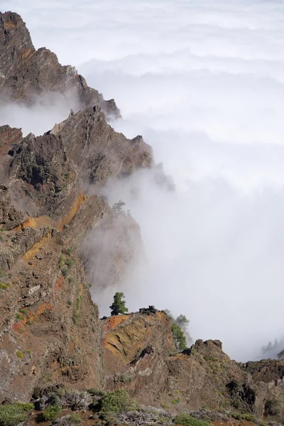 Wolken über Felsen auf La Palma — Stockfoto