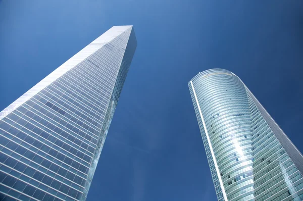 Rascacielos cristalinos azules — Foto de Stock