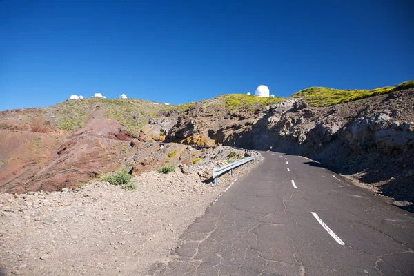 Landstraße und Observatorien in La Palma — Stockfoto