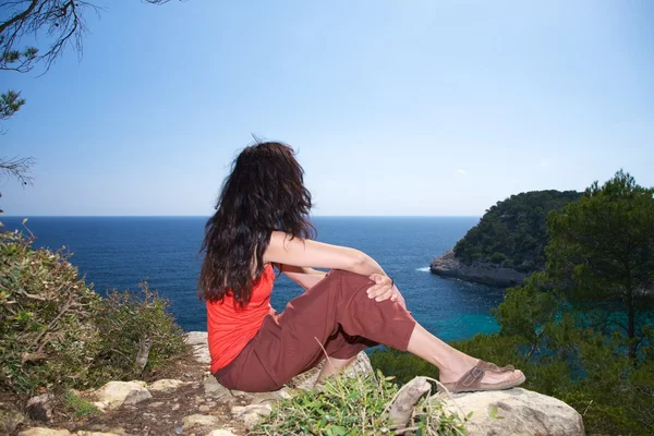 Sentado en la isla de Menorca — Foto de Stock