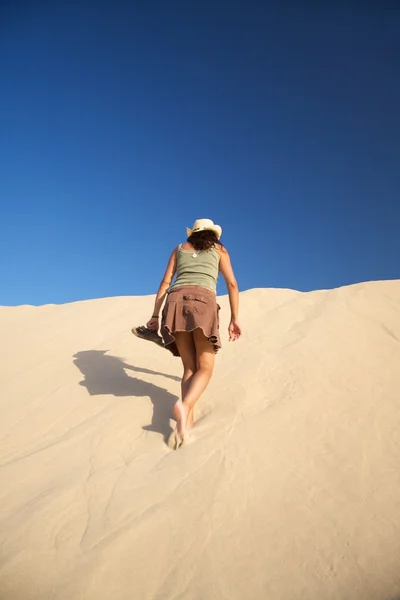 Caminhando pela duna — Fotografia de Stock