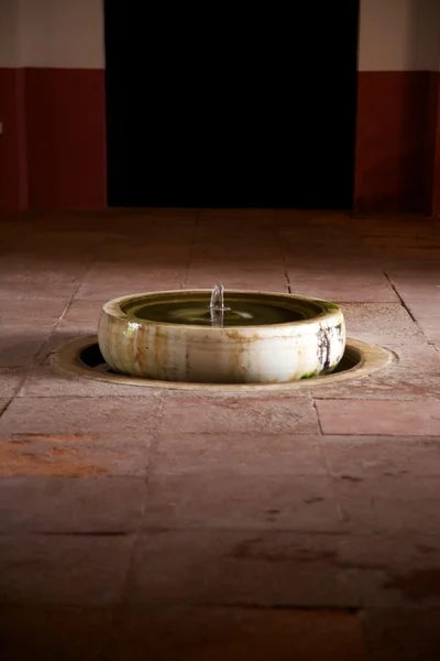 Круговой фонтан — стоковое фото