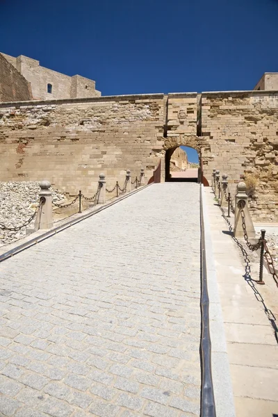 Puerta de fortaleza en la ciudad de Lleida — Foto de Stock