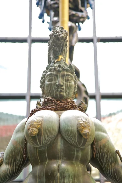 Büyük göğüsler heykeli — Stok fotoğraf