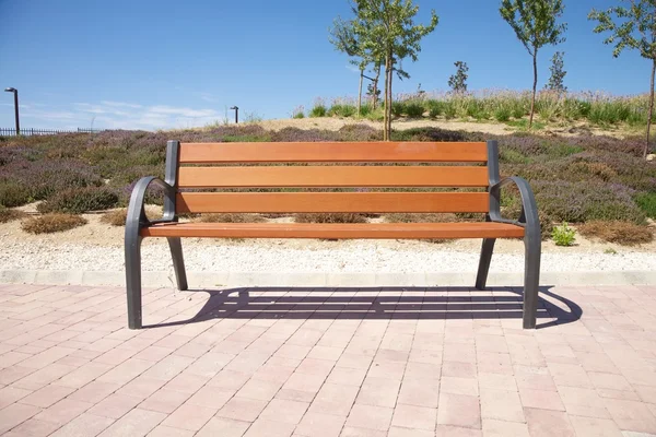 Nová dřevěná lavička — Stock fotografie