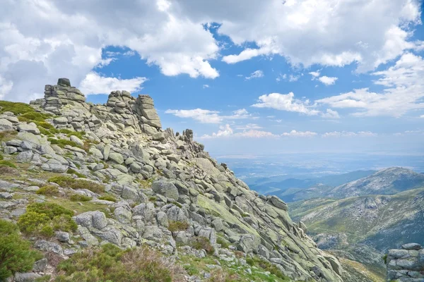 Montanhas rochosas no parque natural de Gredos — Fotografia de Stock