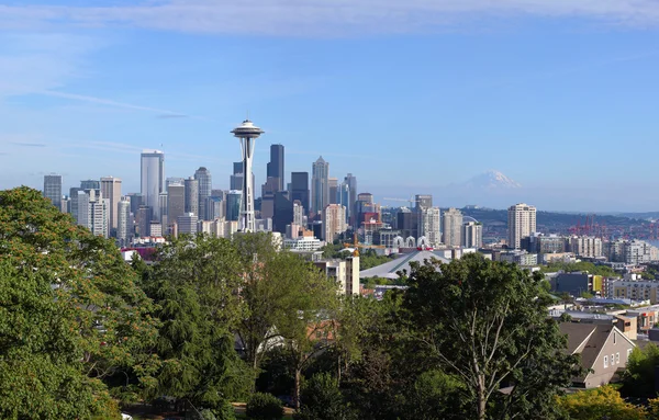 Seattle Washington panorama ve Mt. Rainier. — Stok fotoğraf